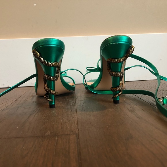 Custom made Green Serpentine heels. Size 10 - Picture 2 of 4